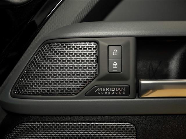 ディフェンダー 　電動サイドステップ　パノラマＳＲ　ブラックパック　エアサス　　ＭＥＲＩＤＥＡＮサウンド　ＶＯＳＥＥＮ２４ＡＷ（27枚目）