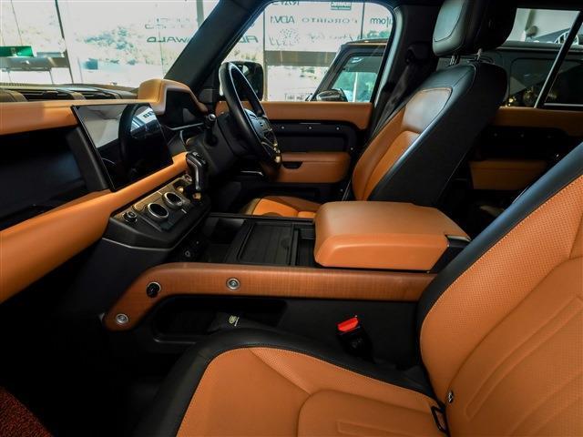 ディフェンダー 　電動サイドステップ　パノラマＳＲ　ブラックパック　エアサス　　ＭＥＲＩＤＥＡＮサウンド　ＶＯＳＥＥＮ２４ＡＷ（29枚目）