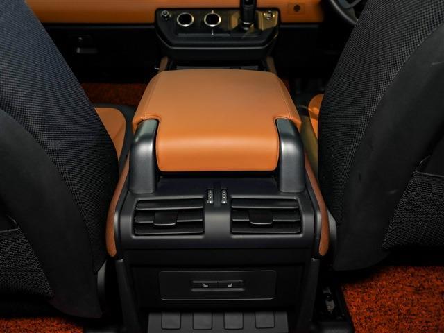 ディフェンダー 　電動サイドステップ　パノラマＳＲ　ブラックパック　エアサス　　ＭＥＲＩＤＥＡＮサウンド　ＶＯＳＥＥＮ２４ＡＷ（34枚目）