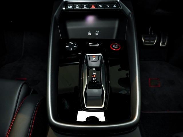 ���F�����ǂ��������ꂽ�J�[�i�r���ړ����Ԃ��㎿�ȂЂƂƂ��֕ς��Ă���܂��B