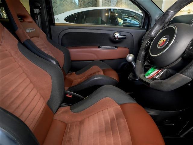 �^�C�g�ȃR�b�N�s�b�g�ƃz�[���h���̍����V�[�g���l�s����̊y�������ő���Ɉ����o���܂��B