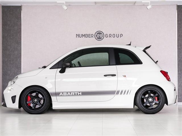 アバルト５９５ コンペティツィオーネ　ＫＷ車高調　バックカメラ　サベルト製シート　ブレンボ製キャリパー　社外鍛造１６ＡＷ（6枚目）
