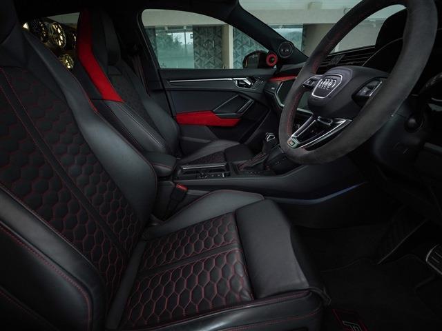 RS Q3 スポーツバック ベースグレード KW車高調 社外スピーカー RSデザインPKG ブラックスタイルPKG スポーツエキゾースト レッドキャリパー 21AW(14枚目)