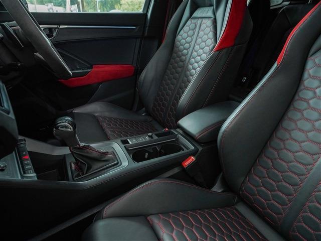 RS Q3 スポーツバック ベースグレード KW車高調 社外スピーカー RSデザインPKG ブラックスタイルPKG スポーツエキゾースト レッドキャリパー 21AW(23枚目)