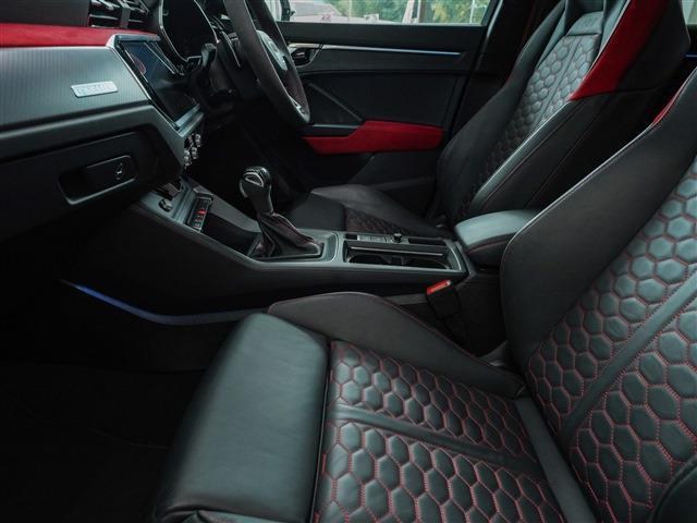 RS Q3 スポーツバック ベースグレード KW車高調 社外スピーカー RSデザインPKG ブラックスタイルPKG スポーツエキゾースト レッドキャリパー 21AW(24枚目)