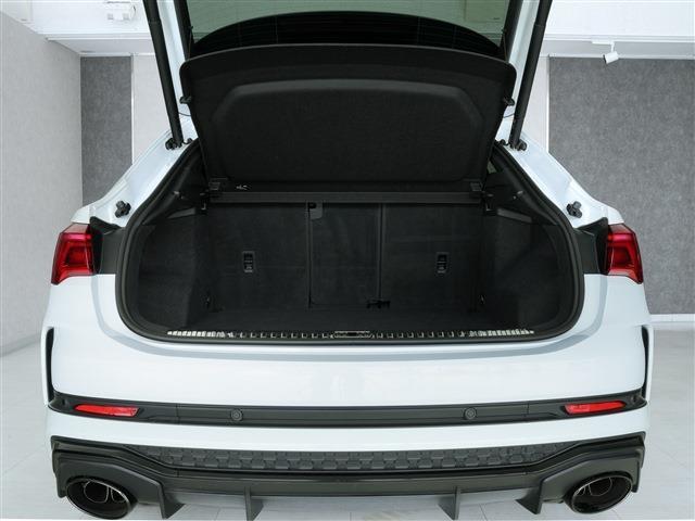 RS Q3 スポーツバック ベースグレード KW車高調 社外スピーカー RSデザインPKG ブラックスタイルPKG スポーツエキゾースト レッドキャリパー 21AW(32枚目)