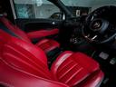 スポーティーなコックピットで、オープントップで風を感じながらドライブを楽しめます。