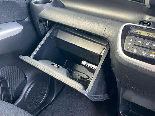 Ｎ－ＢＯＸカスタム Ｇ・ターボＬパッケージ　禁煙車／衝突被害軽減ブレーキ／両側電動スライドドア／純正ナビ／Ｂｌｕｅｔｏｏｔｈ対応／バックカメラ／ＨＩＤヘッドライト／スマートキー／純正１５インチアルミ／クルーズコントロール／パドルシフト／ＥＴＣ／（32枚目）