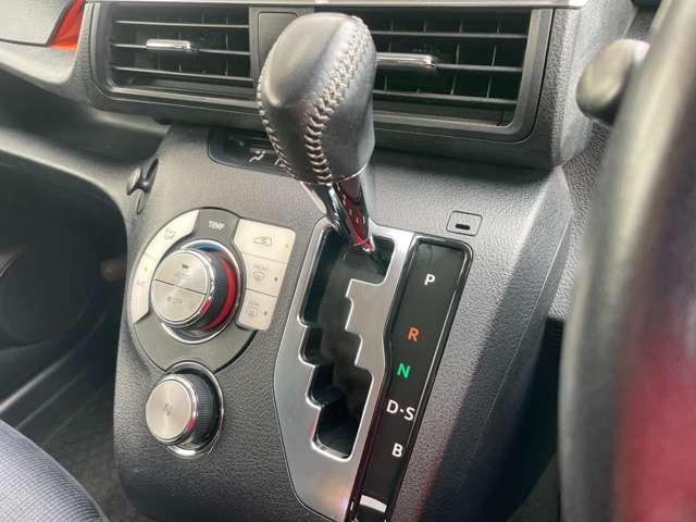 シエンタ Ｇ　禁煙車／衝突被害軽減ブレーキ／両側電動スライドドア／純正ＳＳＤナビ／ワンセグＴＶ／Ｂｌｕｅｔｏｏｔｈ／バックカメラ／ＬＥＤヘッドライト／ＥＴＣ／スマートキー／オートエアコン／パワステ／横滑り防止装置／（11枚目）