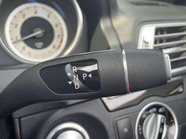 Ｅクラス Ｅ２５０カブリオレＡＭＧスポーツＰｋ　禁煙車／フル装備／ＡＢＳ／Ｗエアバック／純正ＨＤＤナビ／ＤＴＶ／バックカメラ／ＬＥＤヘッドライト／黒革シート／シートヒーター／純正１８インチアルミホイール／オートライト／ＥＴＣ／スマートキー／（12枚目）