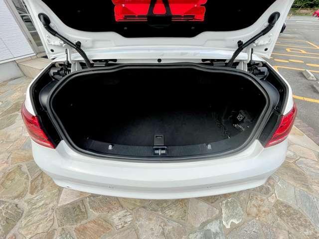 Ｅクラス Ｅ２５０カブリオレＡＭＧスポーツＰｋ　禁煙車／フル装備／ＡＢＳ／Ｗエアバック／純正ＨＤＤナビ／ＤＴＶ／バックカメラ／ＬＥＤヘッドライト／黒革シート／シートヒーター／純正１８インチアルミホイール／オートライト／ＥＴＣ／スマートキー／（33枚目）