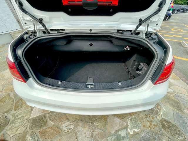 Ｅクラス Ｅ２５０カブリオレＡＭＧスポーツＰｋ　禁煙車／フル装備／ＡＢＳ／Ｗエアバック／純正ＨＤＤナビ／ＤＴＶ／バックカメラ／ＬＥＤヘッドライト／黒革シート／シートヒーター／純正１８インチアルミホイール／オートライト／ＥＴＣ／スマートキー／（34枚目）