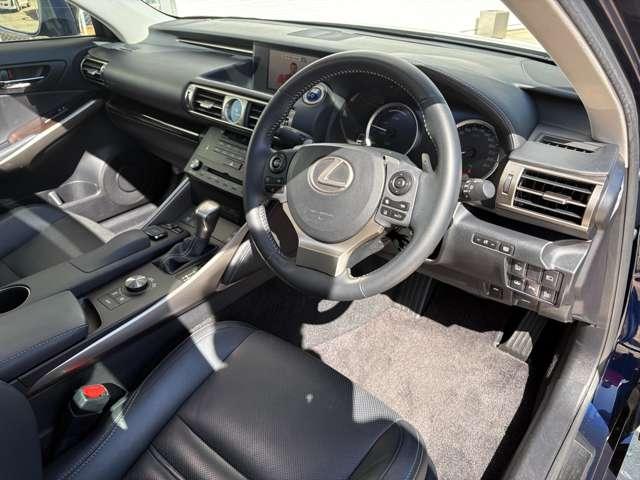 IS IS300h バージョンL 禁煙車/SR/レザーシート/純正SSDナビ/フルセグTV/Bluetooth対応/LEDヘッドライト/純正18AW/クリアランスソナー/ETC/ベンチレーション/アダプティブクルーズコントロール/(31枚目)