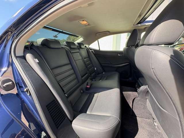 IS IS300h バージョンL 禁煙車/SR/レザーシート/純正SSDナビ/フルセグTV/Bluetooth対応/LEDヘッドライト/純正18AW/クリアランスソナー/ETC/ベンチレーション/アダプティブクルーズコントロール/(35枚目)