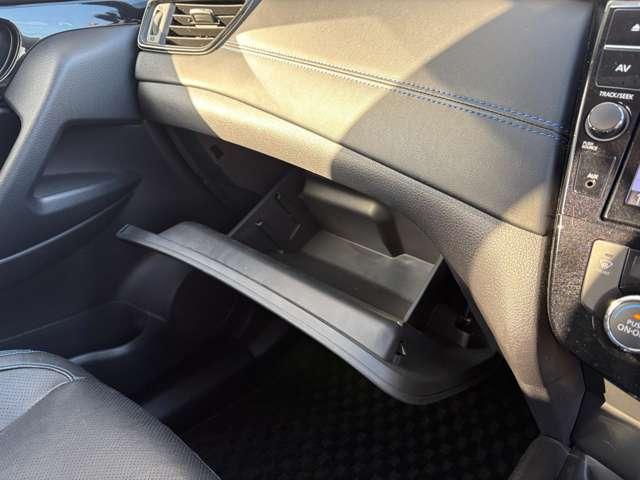 エクストレイル ２．０ＡＵＴＥＣＨ　ｉパッケージ　ハイブリッド　４ＷＤ　５名　★禁煙車★ＡＵＴＥＣＨ★プロパイロット★ＢＳＭ★レーンキープ★衝突軽減★クリアランスソナー★アラウンドビューモニター★アダプティブクルーズコントロール★（26枚目）