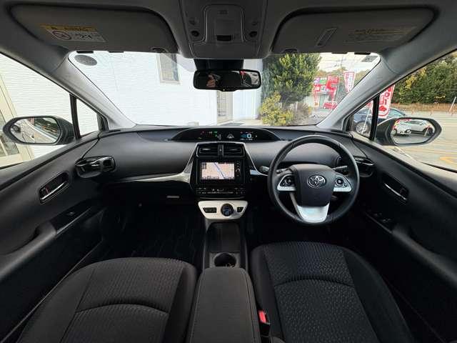 プリウス 1.8Sセーフティ プラス 5名 ★禁煙車★衝突軽減★レーンキープ★ACC★SSDナビ★スマートキー★Bモニター★LEDヘッドライト★(5枚目)