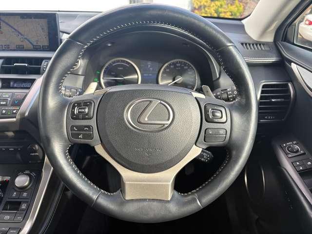 ＮＸ ３００ｈバージョンＬ　５名　１オ－ナ－禁煙／黒レザーシート／メーカーＳＤナビ＆バックカメラ／電動テール／シートヒーター＆ベンチレーション／後席電動格納／ナノイー／３眼ＬＥＤヘッドライト（11枚目）