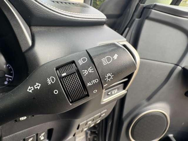 ＮＸ ３００ｈバージョンＬ　５名　１オ－ナ－禁煙／黒レザーシート／メーカーＳＤナビ＆バックカメラ／電動テール／シートヒーター＆ベンチレーション／後席電動格納／ナノイー／３眼ＬＥＤヘッドライト（17枚目）