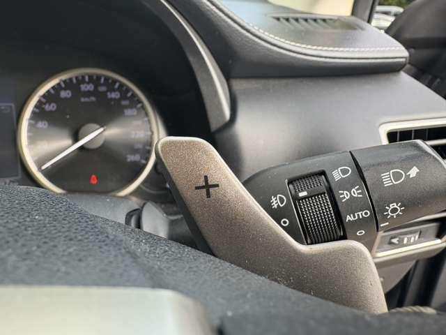 ＮＸ ３００ｈバージョンＬ　５名　１オ－ナ－禁煙／黒レザーシート／メーカーＳＤナビ＆バックカメラ／電動テール／シートヒーター＆ベンチレーション／後席電動格納／ナノイー／３眼ＬＥＤヘッドライト（18枚目）