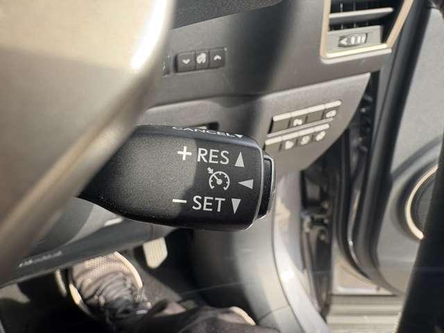 ＮＸ ３００ｈバージョンＬ　５名　１オ－ナ－禁煙／黒レザーシート／メーカーＳＤナビ＆バックカメラ／電動テール／シートヒーター＆ベンチレーション／後席電動格納／ナノイー／３眼ＬＥＤヘッドライト（19枚目）