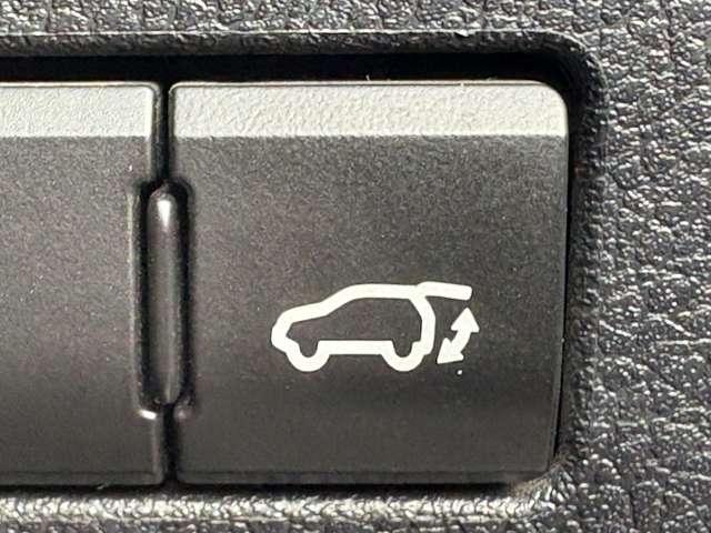 ＮＸ ３００ｈバージョンＬ　５名　１オ－ナ－禁煙／黒レザーシート／メーカーＳＤナビ＆バックカメラ／電動テール／シートヒーター＆ベンチレーション／後席電動格納／ナノイー／３眼ＬＥＤヘッドライト（21枚目）