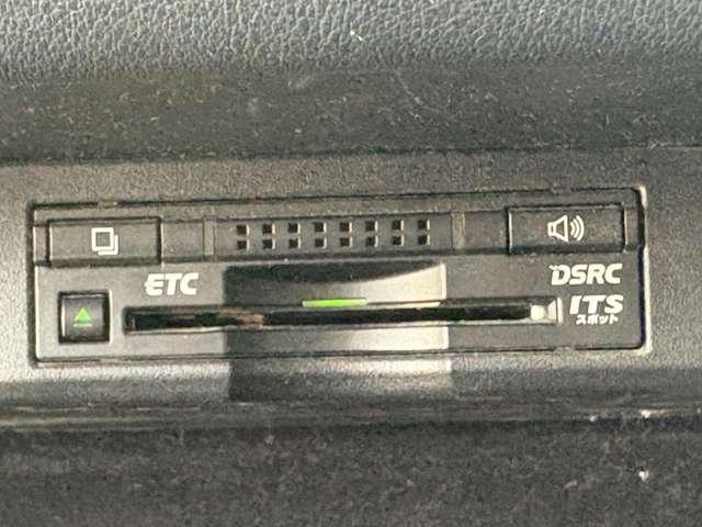 ＮＸ ３００ｈバージョンＬ　５名　１オ－ナ－禁煙／黒レザーシート／メーカーＳＤナビ＆バックカメラ／電動テール／シートヒーター＆ベンチレーション／後席電動格納／ナノイー／３眼ＬＥＤヘッドライト（23枚目）