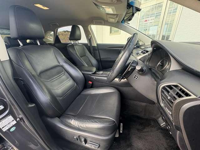 ＮＸ ３００ｈバージョンＬ　５名　１オ－ナ－禁煙／黒レザーシート／メーカーＳＤナビ＆バックカメラ／電動テール／シートヒーター＆ベンチレーション／後席電動格納／ナノイー／３眼ＬＥＤヘッドライト（26枚目）