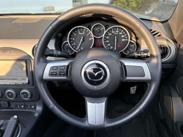 �y�n���h���z�X�e�A�����O�����ꂢ�ł��B�X�e�A�����O�\�ʂ̃X���͂������܂���B�j���E������킸�O���b�v�����������肫�܂��̂ŁA�^�]���̃X�g���X�y���Ɍq�����Ă��܂��B