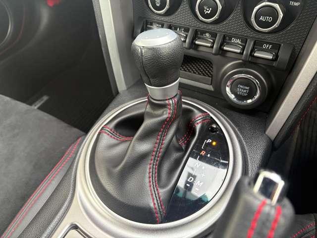 ＢＲＺ ２．０Ｓ　４名　禁煙車／パドルシフト／Ｂｌｕｅｔｏｏｔｈ／バックカメラ／ＥＴＣ／ハーフレザーシート／シートヒーター／フルセグＴＶ／純正１７ＡＷ／スマートーキー／ＨＩＤヘッドライト／純正フォグランプ／純正リアスポイラー（14枚目）