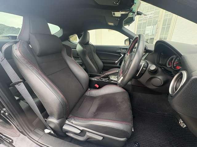 ＢＲＺ ２．０Ｓ　４名　禁煙車／パドルシフト／Ｂｌｕｅｔｏｏｔｈ／バックカメラ／ＥＴＣ／ハーフレザーシート／シートヒーター／フルセグＴＶ／純正１７ＡＷ／スマートーキー／ＨＩＤヘッドライト／純正フォグランプ／純正リアスポイラー（22枚目）