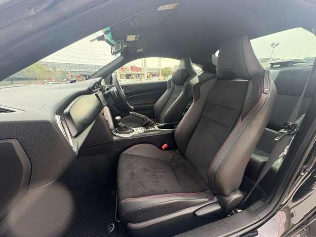 ＢＲＺ ２．０Ｓ　４名　禁煙車／パドルシフト／Ｂｌｕｅｔｏｏｔｈ／バックカメラ／ＥＴＣ／ハーフレザーシート／シートヒーター／フルセグＴＶ／純正１７ＡＷ／スマートーキー／ＨＩＤヘッドライト／純正フォグランプ／純正リアスポイラー（24枚目）