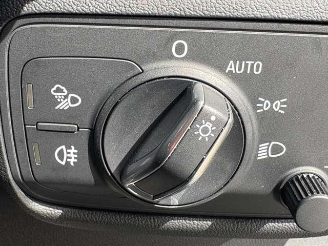 �u�I�[�g���C�g�v�@�Â��Ȃ�Ǝ����Ń��C�g���_�����A���S�^�]���菕���I