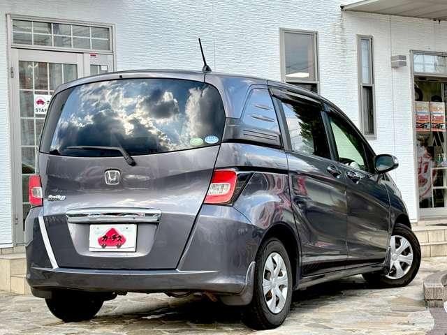 フリードスパイク １．５Ｇジャストセレクション　５名　パワースライドドア／バックカメラ／横滑り防止／スマートーキー／純正カーナビ／ワンセグＴＶ／盗難防止装置／ウォークスルー／ＨＩＤヘッドライト／オートライト／Ｂｌｕｅｔｏｏｔｈ／電動格納ミラー／ＥＴＣ（4枚目）