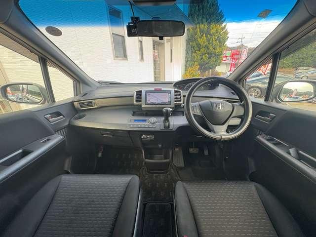 フリードスパイク １．５Ｇジャストセレクション　５名　パワースライドドア／バックカメラ／横滑り防止／スマートーキー／純正カーナビ／ワンセグＴＶ／盗難防止装置／ウォークスルー／ＨＩＤヘッドライト／オートライト／Ｂｌｕｅｔｏｏｔｈ／電動格納ミラー／ＥＴＣ（6枚目）