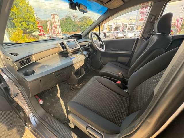 フリードスパイク １．５Ｇジャストセレクション　５名　パワースライドドア／バックカメラ／横滑り防止／スマートーキー／純正カーナビ／ワンセグＴＶ／盗難防止装置／ウォークスルー／ＨＩＤヘッドライト／オートライト／Ｂｌｕｅｔｏｏｔｈ／電動格納ミラー／ＥＴＣ（23枚目）