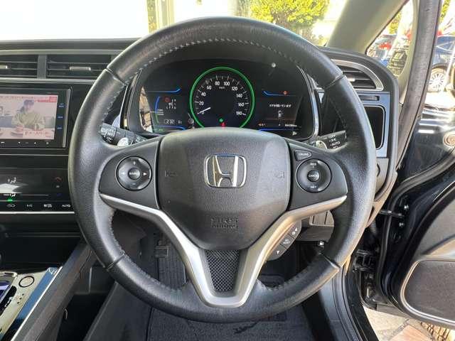 �y�n���h���z�X�e�A�����O�����ꂢ�ł��B�X�e�A�����O�\�ʂ̃X���͂������܂���B�j���E������킸�O���b�v�����������肫�܂��̂ŁA�^�]���̃X�g���X�y���Ɍq�����Ă��܂��B