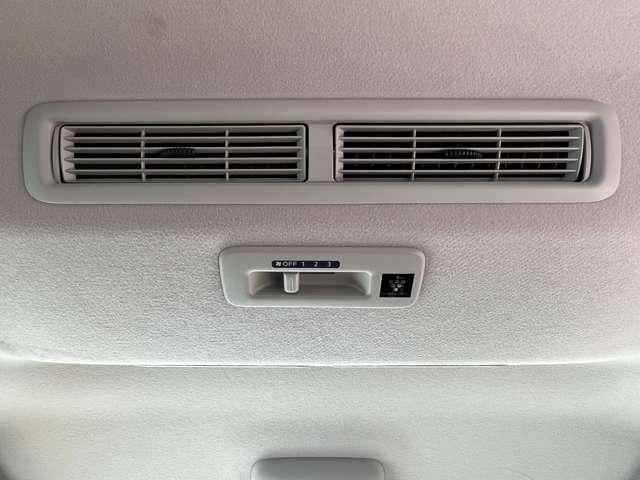 �y�X�����T�[�L�����[�^�[�z�ԓ��̋�C�������悭�z�����āA�₽����C�≷������C�̕΂�������B�ԓ��ł̉�b�����₷���É��^�C�v�ł��B