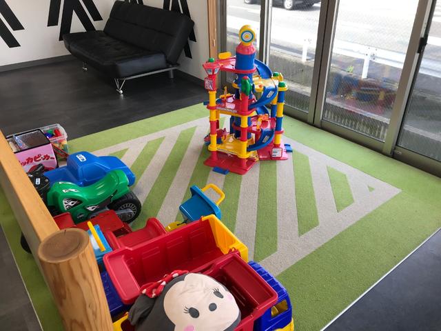 �����̂��q�l����ϑ����A���C�y�ɗ������邨�X�ł��I���炵���f�U�C���̖��邭�L�X�Ƃ����X���ɂ́A�L�b�Y�R�[�i�[�������I