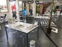 女性のお客様も大変多く、お気軽に立ち寄れるお店です!可愛らしいデザインの明るく広々とした店内には、キッズコーナーも完備!