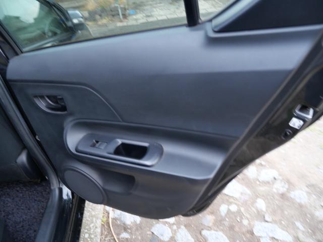 アクア Ｓ　ナビ　フルセグ　バックモニター　スマートキー　プッシュスタート　ＥＴＣ　オートエアコン　電動格納ミラー　パワーウィンドウ（13枚目）