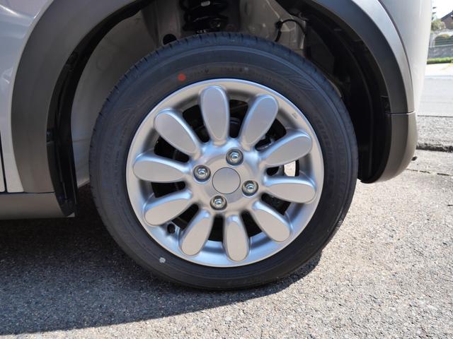 アルトラパン X 届け出済み未使用車 スマートキー プッシュスタート ブレーキサポート シートヒーター オートエアコン トラクションコントロール パーキングセンサー(8枚目)