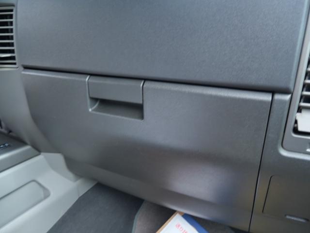 タイタン クルーキャブＬＥ　本革パワーシート　シートヒーター　キーレスエントリー　ナビ　ＴＶ　ブリスターフェンダー　社外１７インチアルミホイール　リフトアップ　セレクト４ＷＤ　ＥＴＣ（23枚目）