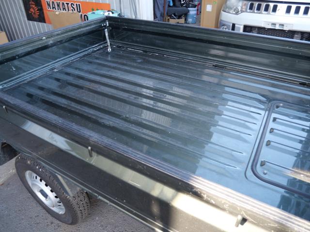 キャリイトラック 農繁スペシャル　セレクト４ＷＤ車　エアコン　パワーステアリング　パワーウィンドウ　Ｗエアバッグ　記録簿　キーレスエントリー　作業灯　三方開（9枚目）