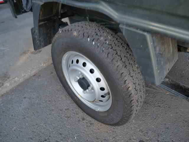 キャリイトラック 農繁スペシャル　セレクト４ＷＤ車　エアコン　パワーステアリング　パワーウィンドウ　Ｗエアバッグ　記録簿　キーレスエントリー　作業灯　三方開（12枚目）