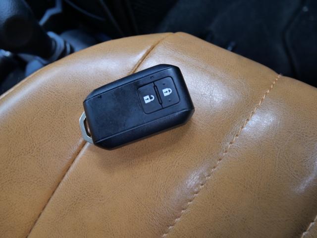 ジムニーシエラ JC スマートキー プッシュスタート シートヒーター ETC ナビ フルセグ バックモニター 社外16インチアルミホイール 社外マフラー レザー調シートカバー ドライブレコーダー(32枚目)