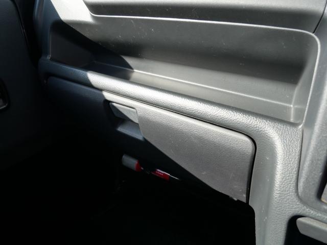 キャリイトラック ＫＣスペシャル　セレクト４ＷＤ車　エアコン　パワーステアリング　パワーウインドウ　Ｗエアバッグ　キーレスエントリー　ＥＴＣ　ラジオ　レザー調シートカバー　三方開（28枚目）