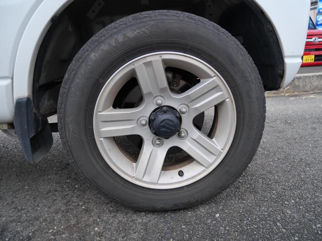 ジムニー ＸＣ　ＣＤ　キーレスエントリー　電動格納ミラー　ライトレベル調節　記録簿　純正１６インチアルミホイール　背面タイヤ　パワーウィンドウ（9枚目）