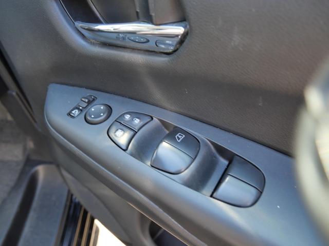 セレナ ハイウェイスター　Ｖセレクション　プロパイロット　ナビ　アラウンドビューモニター　両側電動スライドドア　オートエアコン　ＥＴＣ　ドライブレコーダー　レザー調シートカバー　デジタルインナーミラー　フリップダウンモニター（18枚目）