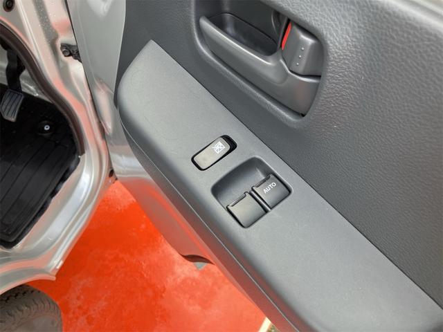 キャリイトラック ＫＣエアコン・パワステ　パートタイム４ＷＤ　デュアルカメラブレーキサポート　レーンアシスト　横滑り防止装置　アイドリングストップ　クリアランスソナー　５速ミッション　パワーウィンドウ付　キーレスエントリー（6枚目）