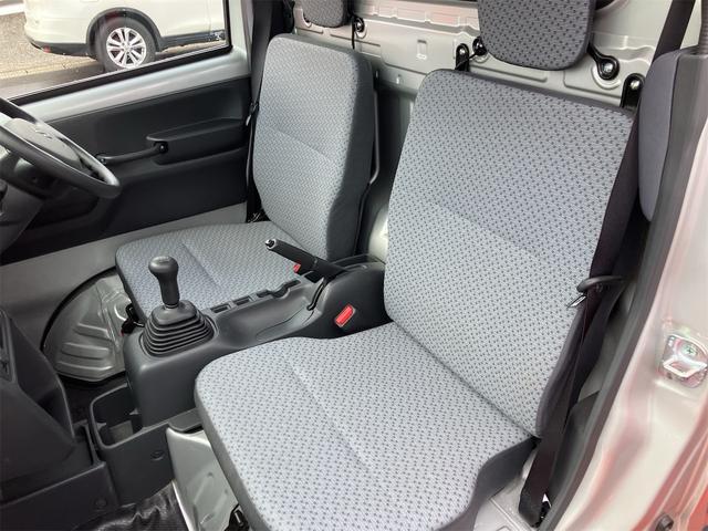 キャリイトラック ＫＣエアコン・パワステ　パートタイム４ＷＤ　デュアルカメラブレーキサポート　レーンアシスト　横滑り防止装置　アイドリングストップ　クリアランスソナー　５速ミッション　パワーウィンドウ付　キーレスエントリー（20枚目）